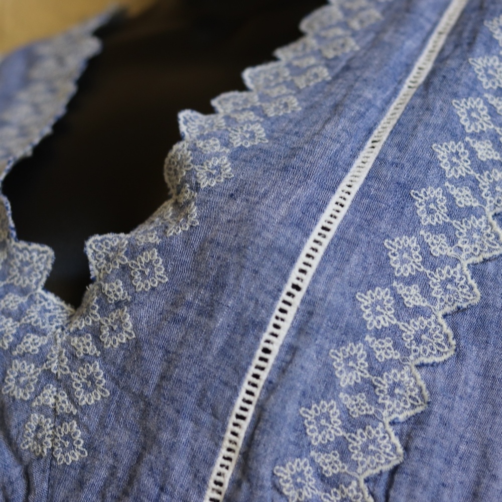 Maternity embroidered chambray linen blouse - Picture 4 of 6